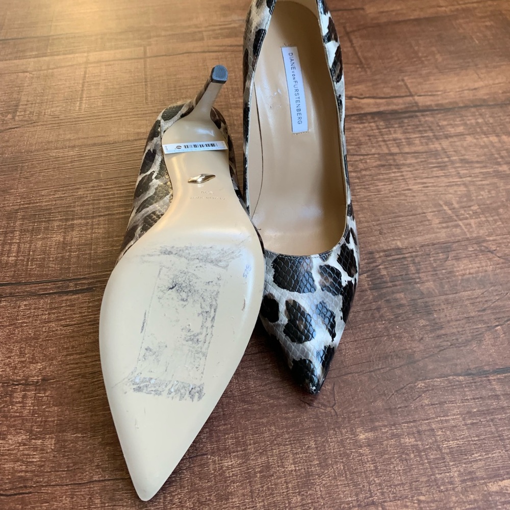 Diane Von Furstenberg 9.5B leopard print pumps - Picture 7 of 8